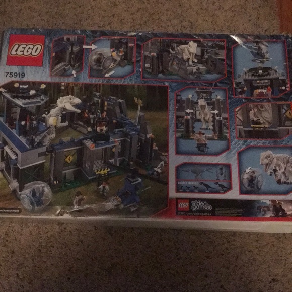 Jurassic World Indominus Rex Breakout lego set - Picture 2 of 2